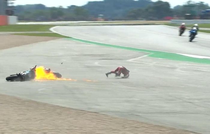 Balapan MotoGP Inggris 2019 baru berjalan satu lap, terjadi crash mengerikan melibatkan Fabio Quartararo dan Andrea Dovizioso