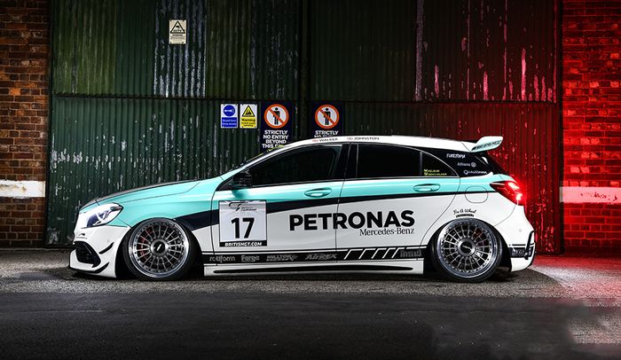 Livery Mercedes Petronas F1 membungkus Mercedes-AMG G45