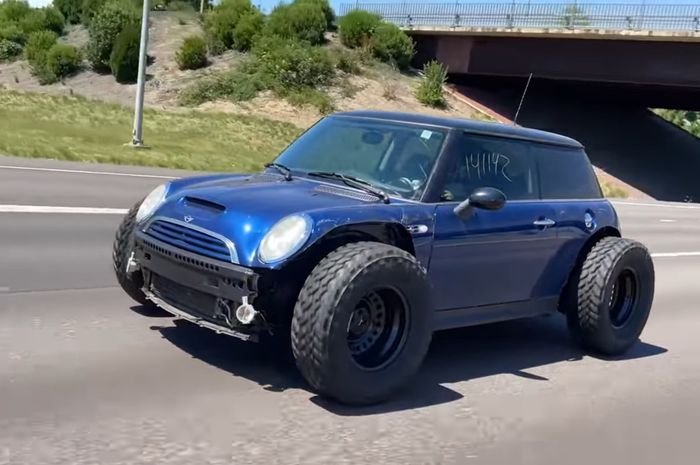 Modifikasi MINI Cooper jadi monster mungil penggaruk tanah