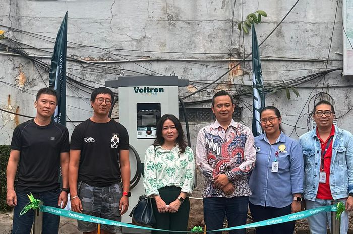 Voltron resmikan charging station baru di Bandung, Jawa Barat.
