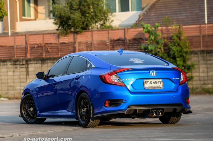 Modifikasi Honda Civic Turbo sporty minimalis ini sudah upgrade mesin dan kabin