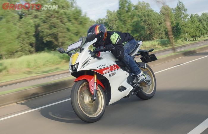 Yamaha R15M Connected-ABS jadi Sport Full Fairing 150 cc terbaik