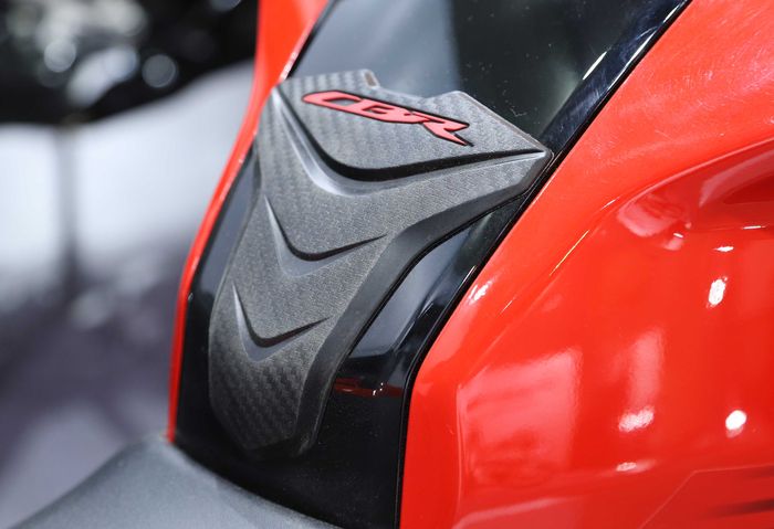Tank pad All New Honda CBR150R harga Rp 120 ribu
