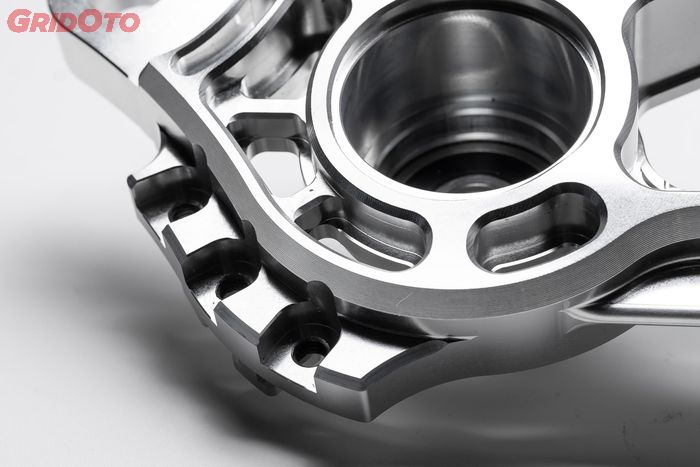 Dudukan braket kaliper dibuat model T-slop menghindari kaliper lepas di jalan