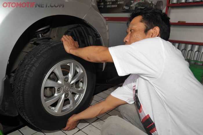 pengecekan kaki-kaki mobil