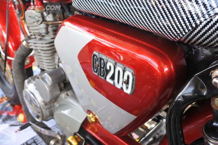 Honda CB200.