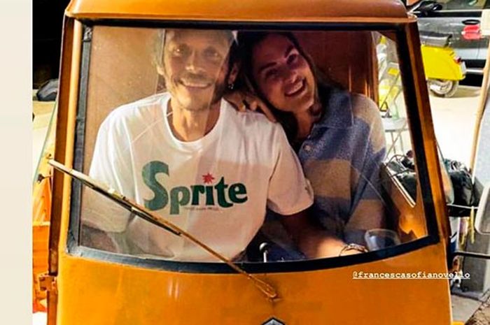 Valentino Rossi dan pacarnya naik 'bajaj'