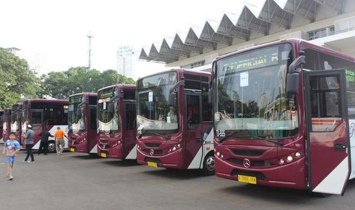 Armada bus Transjakarta Royaltrans