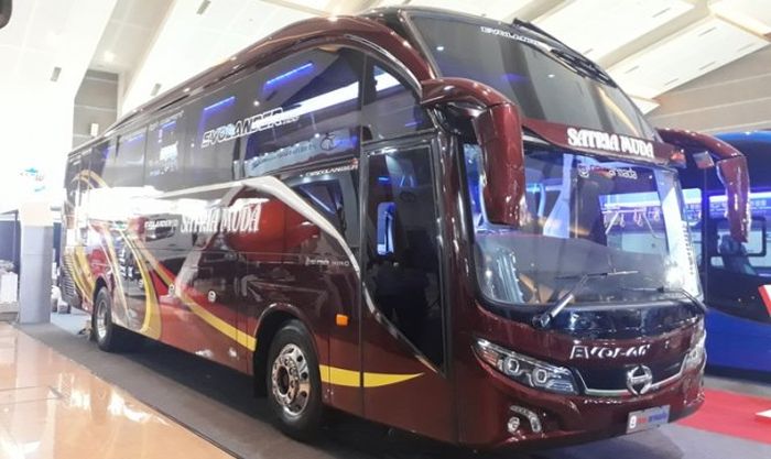 Evolander HDD buatan karoseri New Armada