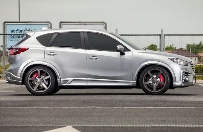 Modifikasi Mazda CX-5 menolak tua usai dipasangi body kit custom bergaya sporty