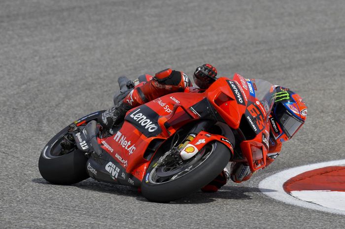 Francesco Bagnaia meyakini Fabio Quartararo, mulai tertekan menatap tiga seri balapan yang tersisa di MotoGP 2021