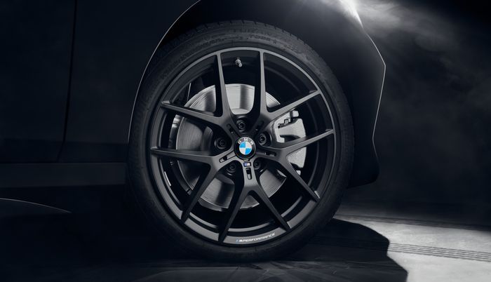 BMW Seri-2 Grand Coupe Black Shadow mendapat pelek keren dari M Performance