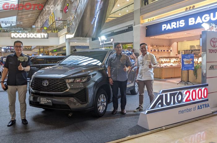 Auto2000 memberikan promo menarik jelang akhir tahun dan memamerkan All New Kijang Innova Zenix di beberapa mal kawasan DKI Jakarta