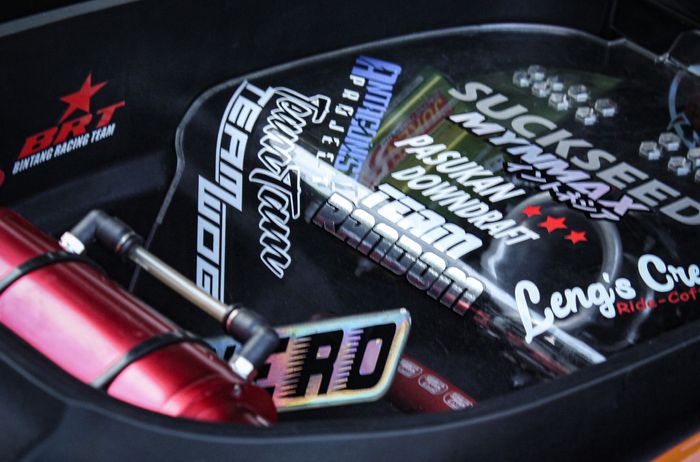 Bagasi Yamaha NMAX lama beralih fungsi, terlihat trhottle body downraft dan velocity stuck