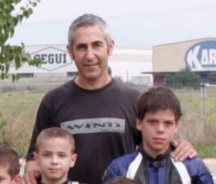 Chicho Lorenzo bersama Joan Mir kecil yang pernah menimba ilmu di sekolah balapnya