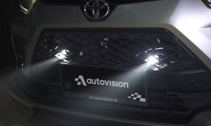 Lampu tambahan pada mobill umumnya dipasang grill 