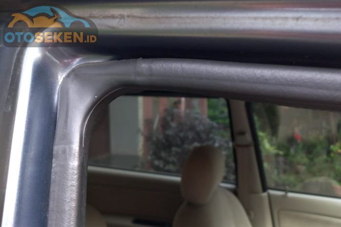 Tips mengecek karet-karet pintu mobil