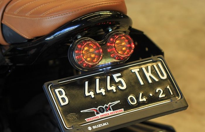 Lampu belakang aftermarket LED model bulat dengan mika smoke cocok dengan konsep