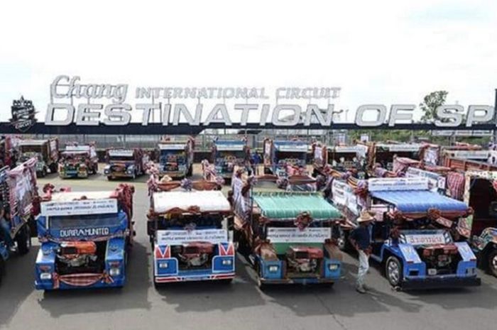 Shuttle MotoGP Thailand model seperti Tuk-tuk yang besar