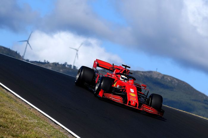 Sebastian Vettel selepas tikungan 7 yang ikonik di sirkuit Portimao. 
