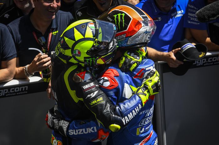 Pengamat MotoGP, Carlo Pernat menyebut jika Alex Rins sama hebatnya dengan  Valentino Rossi, saat MotoGP Amerika