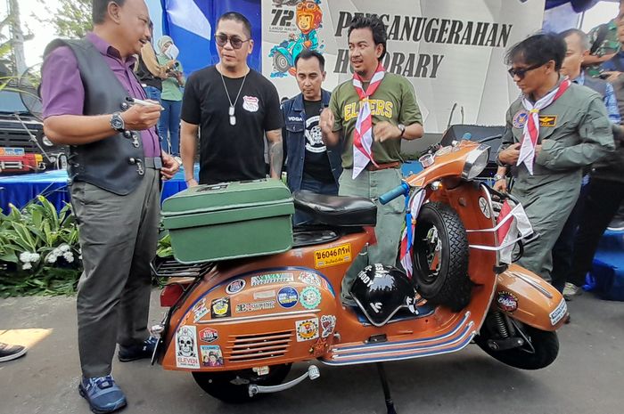 Vespa Super 1974 milik Yohanes Mustamu siap riding ke 8 negara