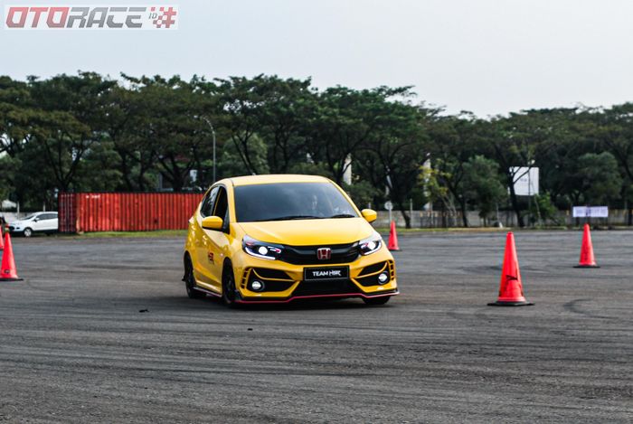 Honda Brio Satya dengan body kit Type R