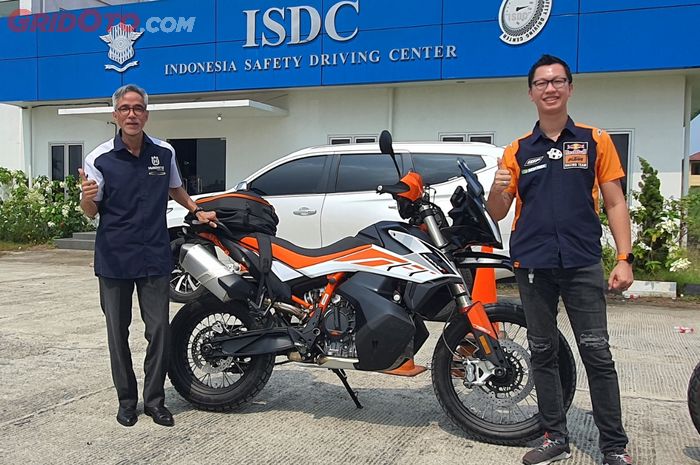 Ilustrasi karakter pembeli motor KTM di Indonesia