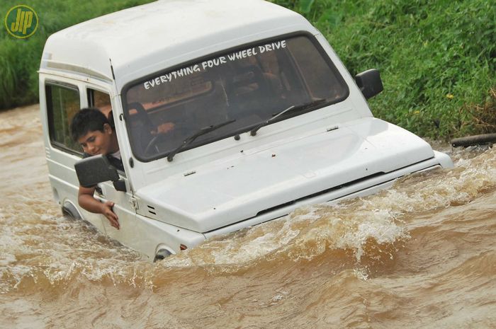 Dengan Beberapa Trik, Ternyata Suzuki Jimny Bisa Diajak ...