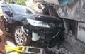 Asik-asik Duduk di Belakang Rumah, Sekeluarga Diseruduk Honda Accord
