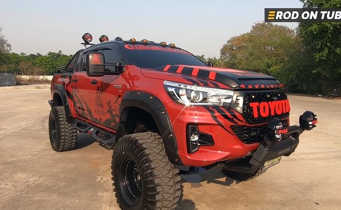 Tampilan depan modifikasi Toyota Hilux bergaya ALTO alias off-road