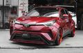 Toyota C-HR Merah Pede Berbodi Gambot, Jadi Keren Berkaki Kandas