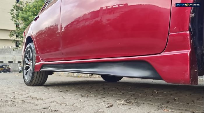 Upgrade side skirts bikin Toyota Corolla Altis makin berisi