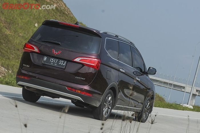 Test Drive Wuling Cortez 1.8L LUX+ I-AMT