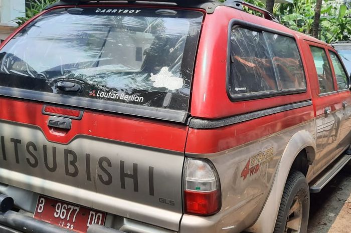 Mitsubishi Strada L200 bekas mobil dinas.