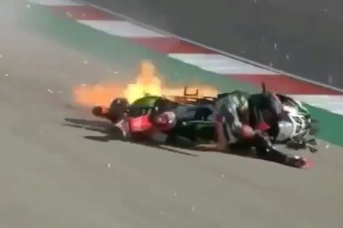Insiden Tom Sykes di WSBK Portugal 2017 cedera dan motor Kawasaki ZX10R terbakar