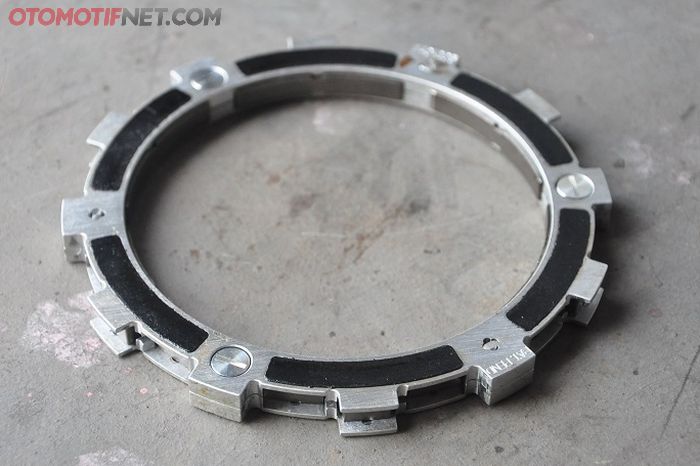 Ini EXP Disk yang merupakan komponen utama dari kopling Rekluse