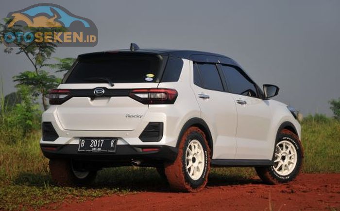 Daihatsu Rocky Siap diajak ke jalur semi off-road nih