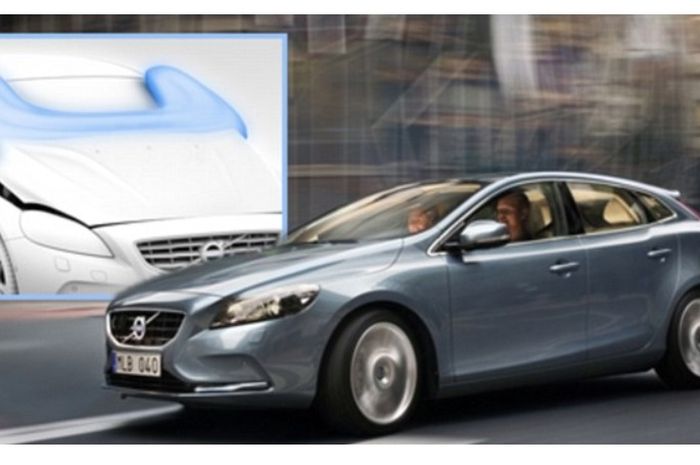 Volvo punya airbag di luar mobil
