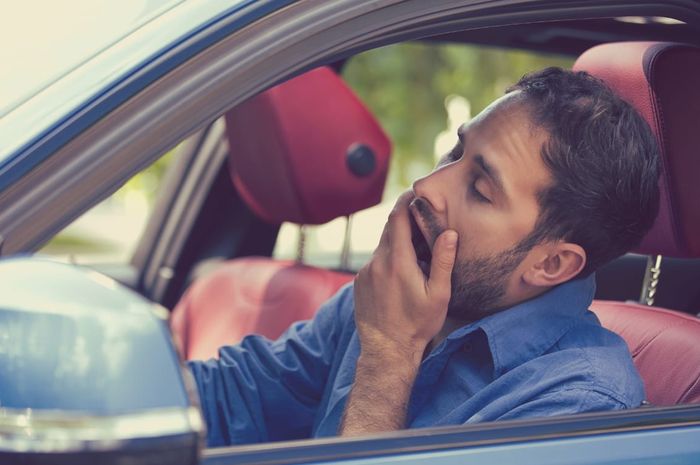 Tips menghilangkan rasa ngantuk saat berkendara.