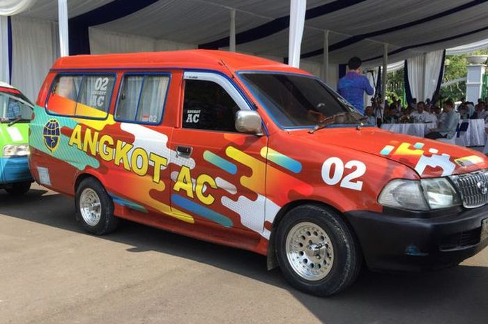 udah enggak boleh pangku pangkuan angkot terbaru nanti cuma 7