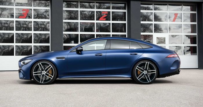 Mercedes-AMG GT 63 dibekali pelek Hurricane RR ukuran 21 inci