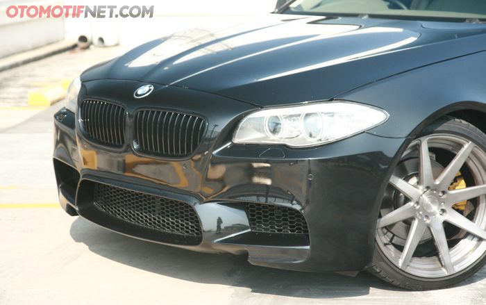 Sudah mirip M5 asli belum nih? 