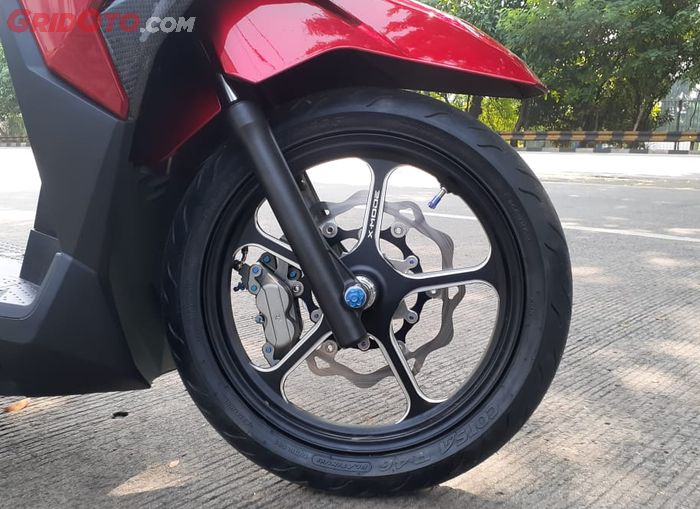 Honda Vario 150 pakai pelek X-Mode ring 14 berwarna hitam