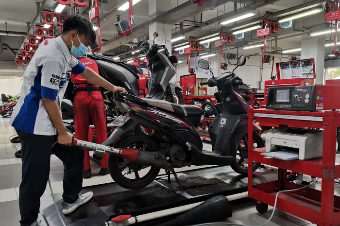 Uji emisi motor Yamaha