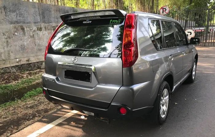 Bagian bodi belakang dan samping Nissan X-Trail T31