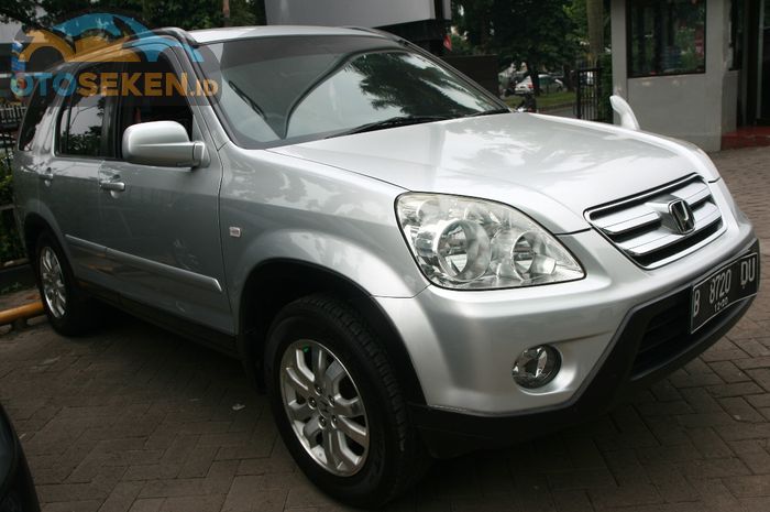 Spesifikasi dan kisaran harga Honda CR-V tahun 2006 seken.