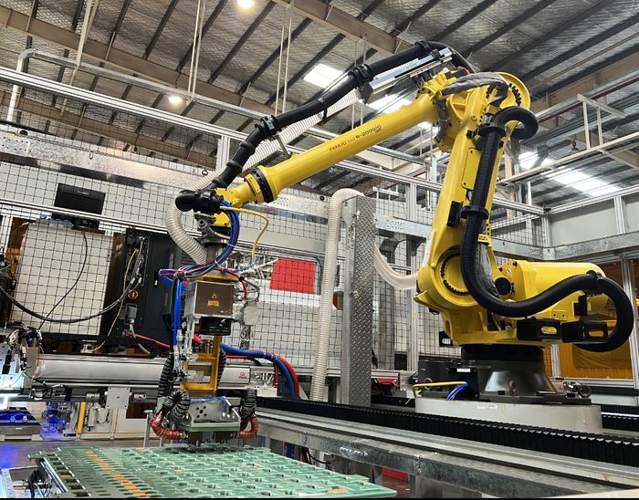 Welding Station dalam proses produksi baterai Wuling Motors di Cikarang, Jawa Barat.