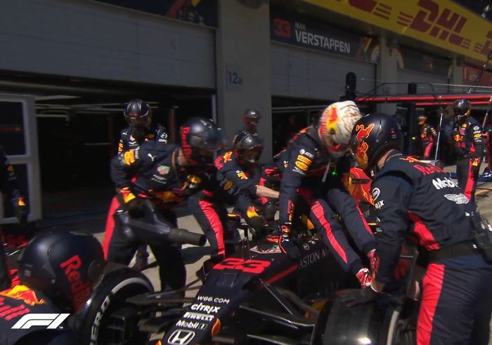 Gagal finish di F1 Austria setelah mengalami masalah mesin, Max Verstappen tak bisa menyembunyikan rasa kecewanya