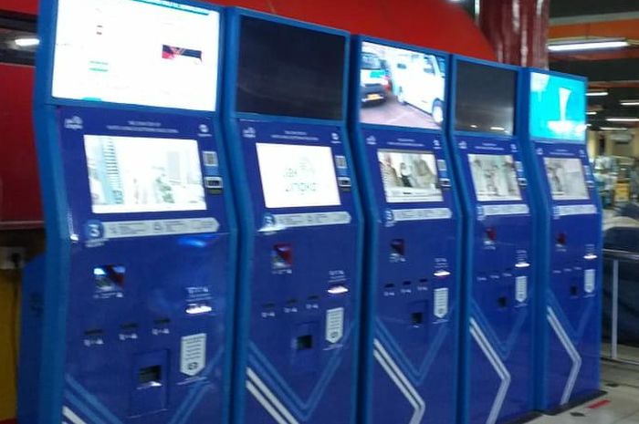 Selain pada aplikasi Tije, LinkAja dapat digunakan sebagai alat pembayaran digital untuk top up di vending machine yang sudah tersedia di 200 halte Transjakarta
